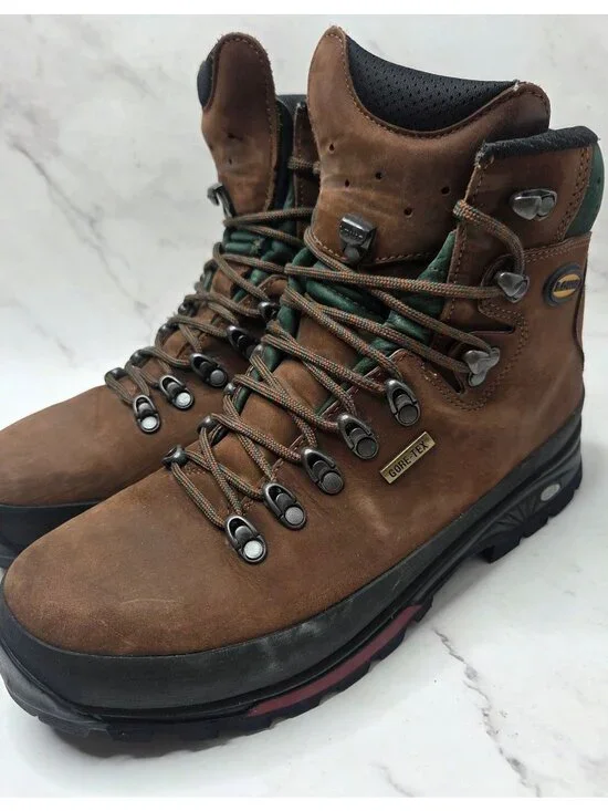 Lowa Ranger III GTX Backpacking Boots Brown Leather Vibram Soles Hiking Men's 11