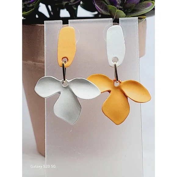 Mismatched Orange White Floral Polymer Clay Drop Earrings Matte Flower‎ Dangle