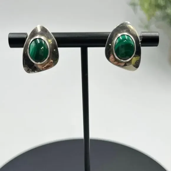 Sterling Silver Vintage Bezel Vibrant Green Malachite Cabochon Clip‎ On Earrings