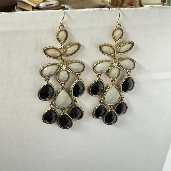 Boho Peacock‎ Style Greyish Cream and Black Dangle Drop Earrings Pierced