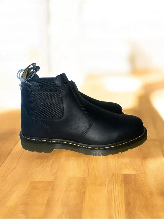Brand New Dr. Martens 2976 Rogue Leather Chelsea Boot 11 US M 12 US L