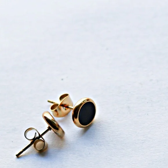 BLACK STUD EARRINGS