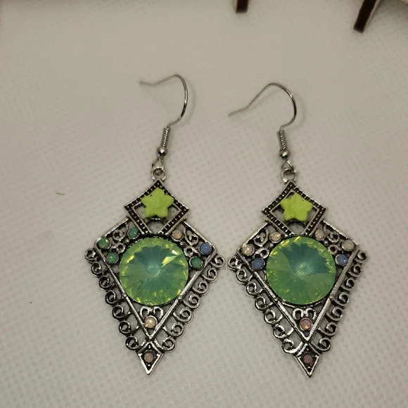 Elegant Silver and‎ Green Earrings
