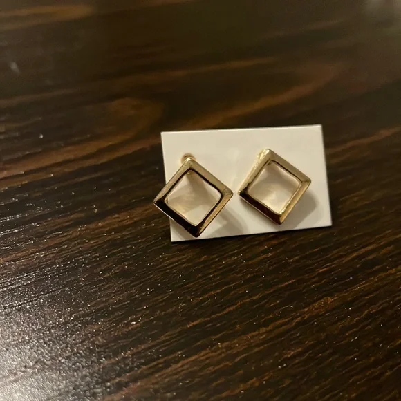 Gold square‎ post earrings