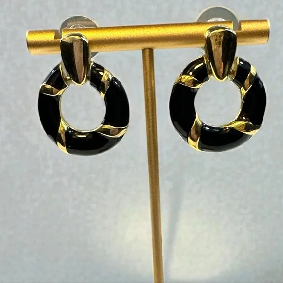 VTG Elegant Black and‎ Gold Tone Enameled Hoop Earrings
