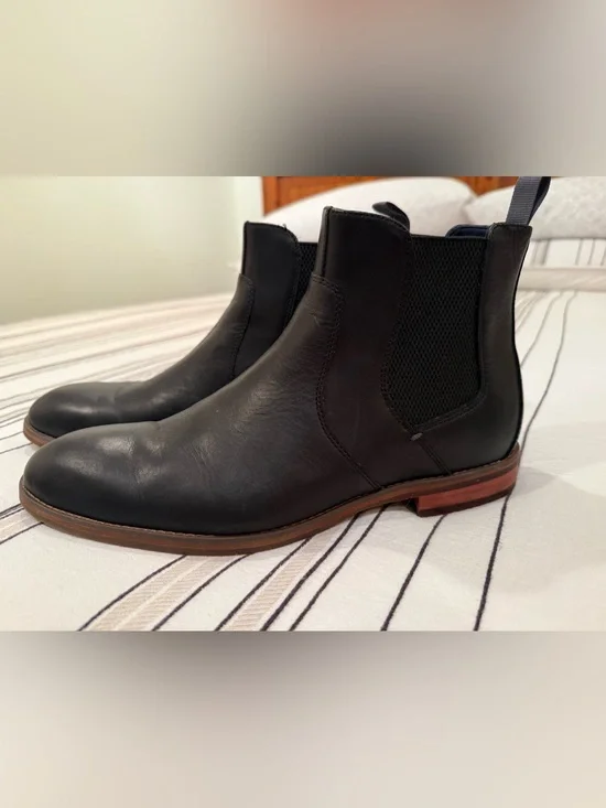 Johnston & Murphy Black Leather Chukka Chelsea Boots