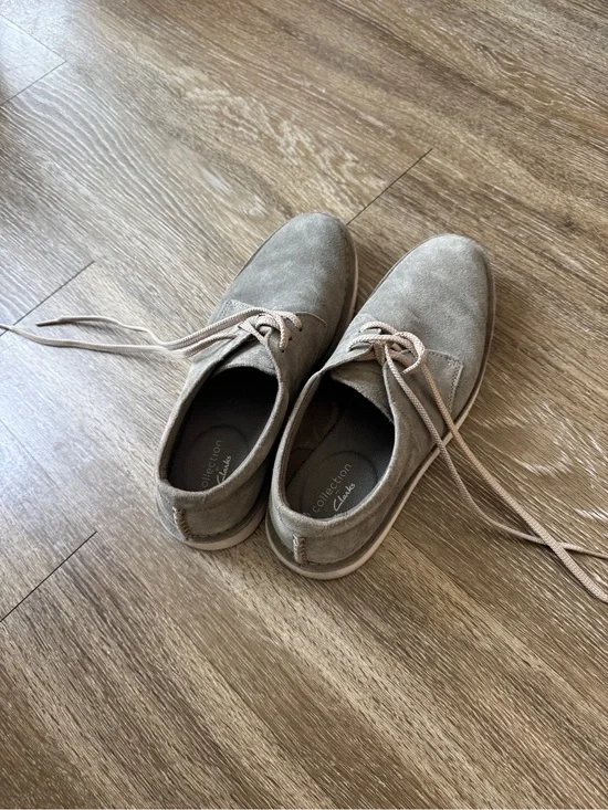 Clarks Men’s Suede Chukka Boots in Taupe