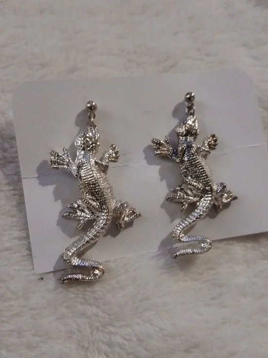 Silver Lizard Pendant Earrings - Reptile/Gecko Themed FASHION - NEW ON CARD!