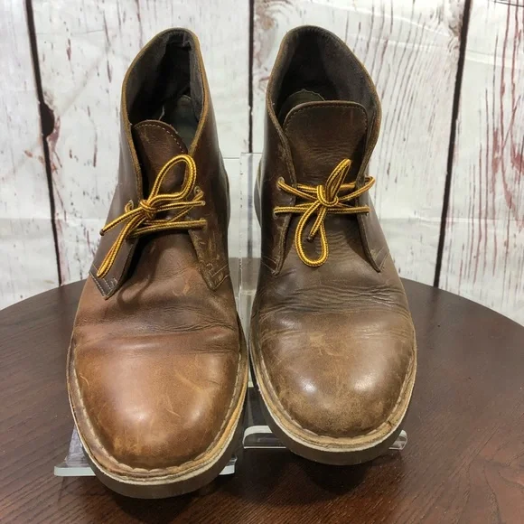Clark’s Men's Brown Leather Chukka Boots with Yellow Laces size 10**