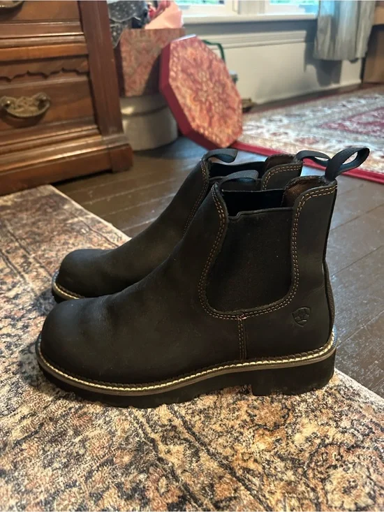 Ariat women’s Dark Brown Chukka Chelsea Boots