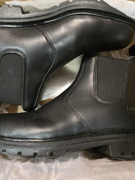 Red Wing Shoes Men's Black Chukka Chelsea Boots