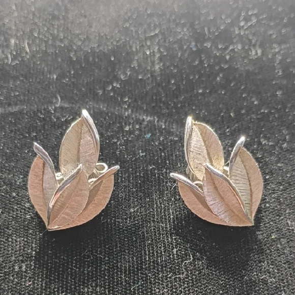 Trifrai Silver Tone Four Leaves Clip On Earrings