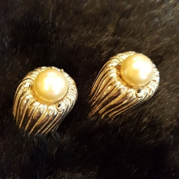 VTG‎ ANN VIEN SILVER PEARL CLIP EARRINGS