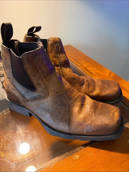 Ariat Men’s Brown Leather Chukka Boots