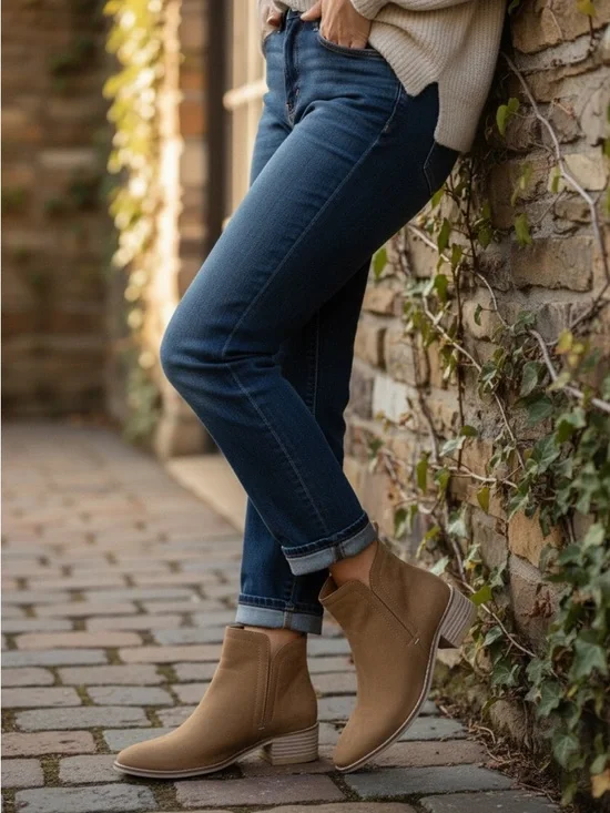 Dolce Vita Brown Leather Women’s Ankle Boots Low Heel Chelsea Bootie, Size 8 EUC