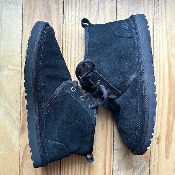 UGG Australia 3236 Chukka Neumel Men's Suede Boots Size 7 Black Shoe