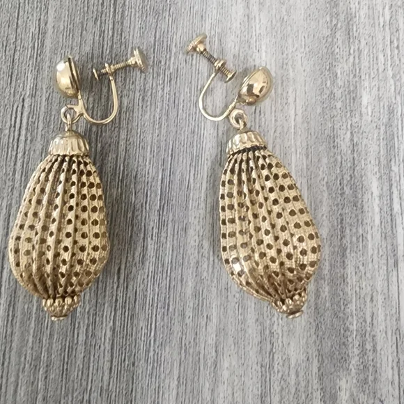 Elegant Gold-Toned Earrings‎