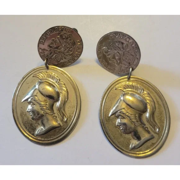 Vintage Estate Earrings Gold Tone Roman Soldier Cameo Dangling Clip-On‎ Jewelry