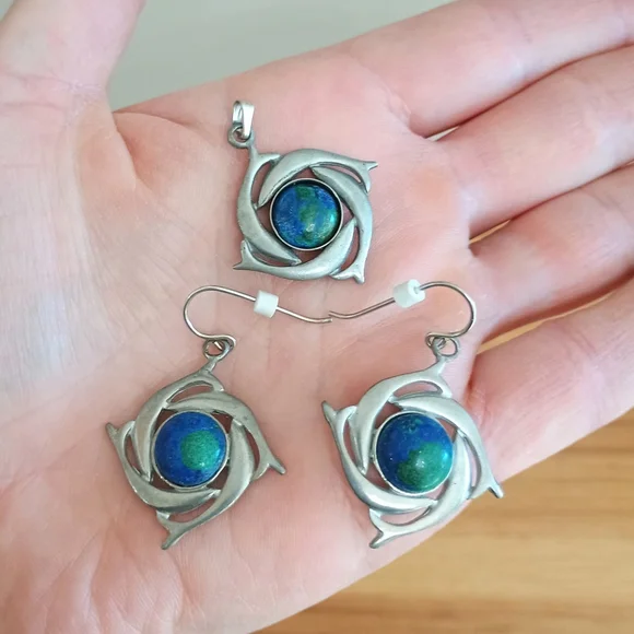Kenneth Kantro Hand Signed Swirling Dolphins Pewter Malachite Pendant & Earrings