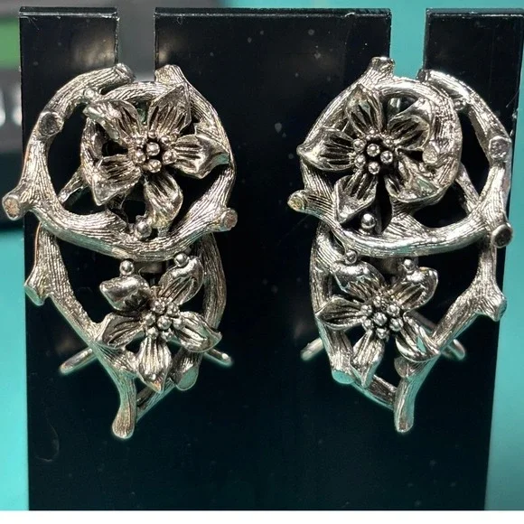 Vintage‎ Silver Tone Dogwood Flower Branch Botanical Wingback Statement Earrings