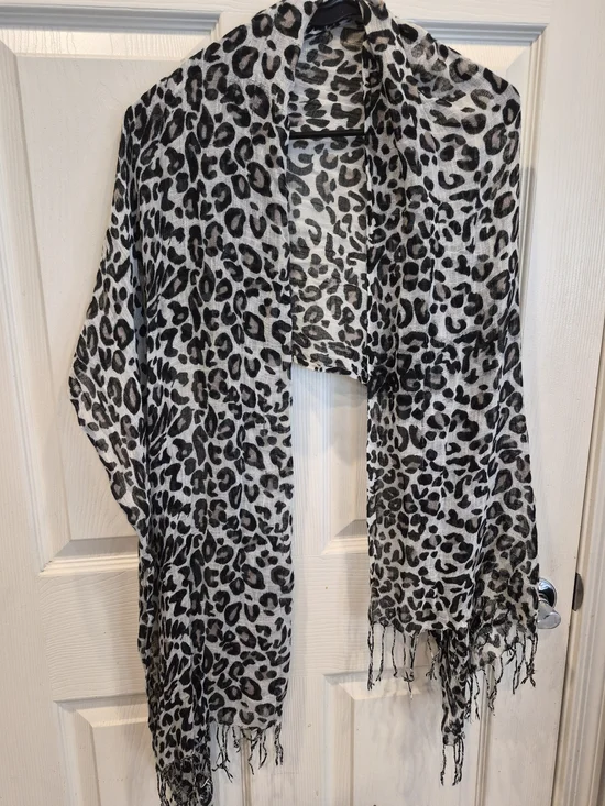5/25 Leopard Print Lightweight Shawl Scarf