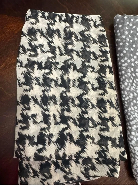 Houndstooth Pattern Scarf