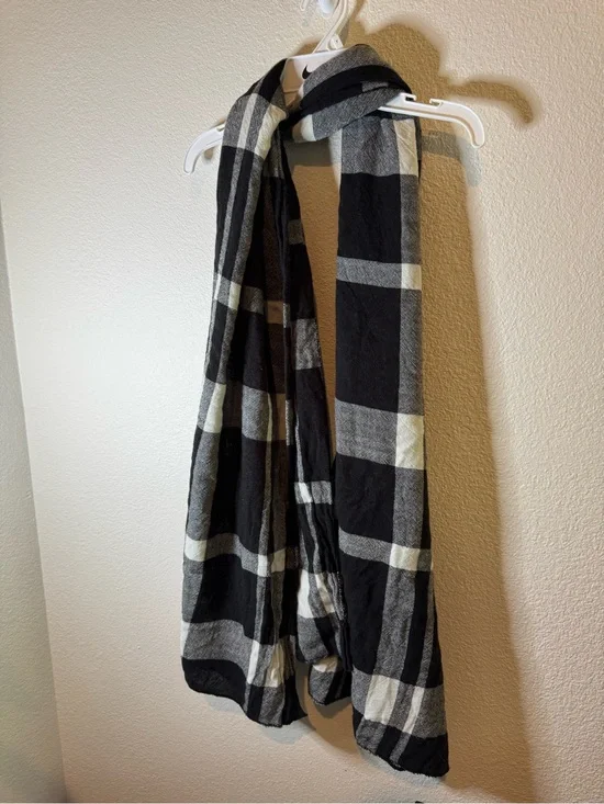 Black & White Plaid Soft Scarf