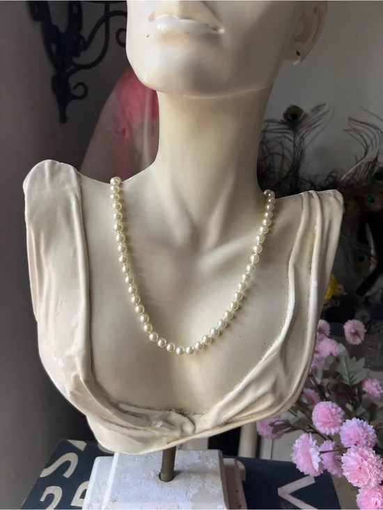 Vintage Cream Faux Pearl Strand Necklace no flaws