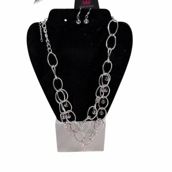 🩷5/$10🩷 paparazzi Silver Linked Necklace with Pink Crystal Drops