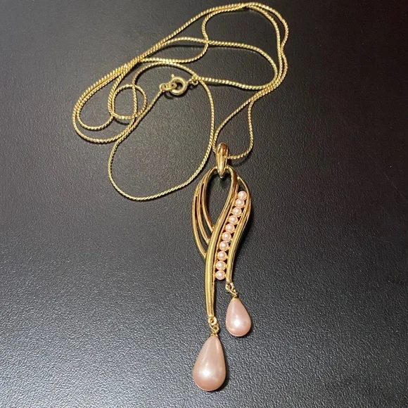 Vintage 30” Gold and Pink Pearl Pendant Necklace