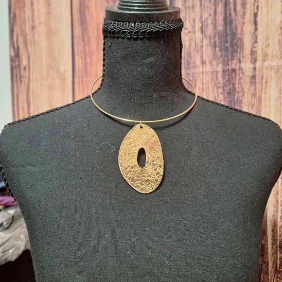 Textured Oval Gold Choker with Hammered Pendant NWT!