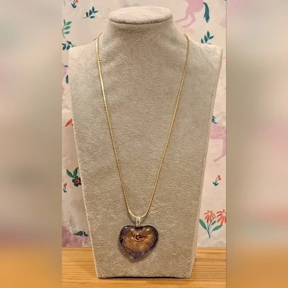 EUC Vintage Trifari Hand Blown Glass Heart Necklace Jewelry w/ Gold Tone Chain