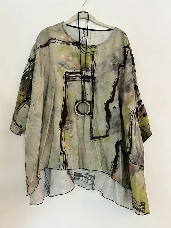 3Potato Abstract Art Viscose Tunic Top & Statement Necklace Set One Size OS