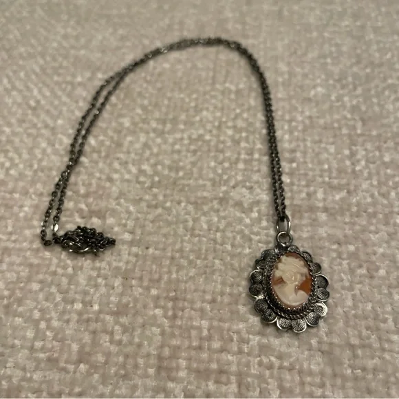 Vintage 800 Silver Cameo Pendant Necklace