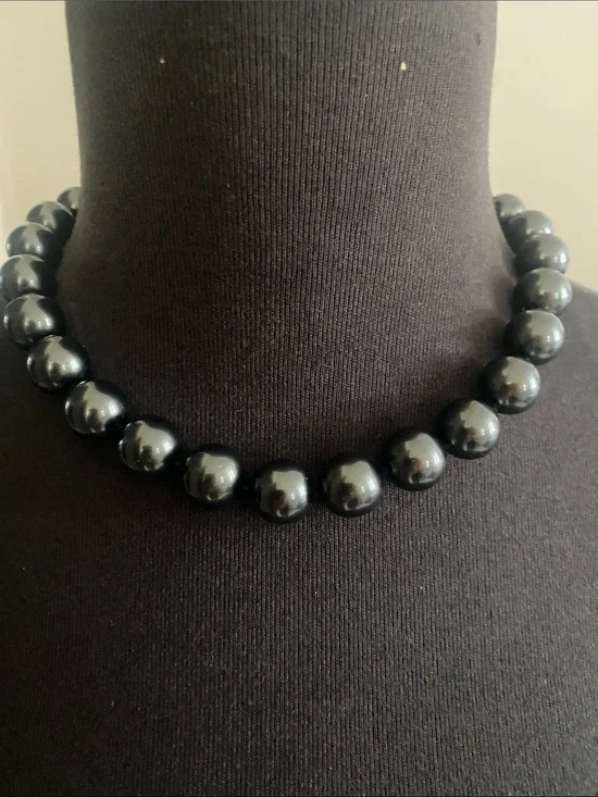 Masami Black Shell Pearls With 14kt Clasp