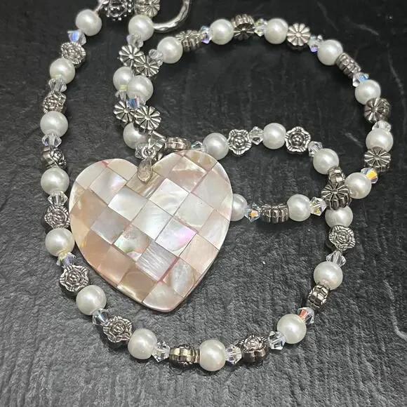 Vintage Estate Beautiful Romantic Mother of Pearl MOP Pearl AB Heart Necklace