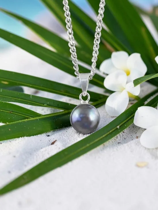 Natural 6.10 Carat Tahitian Black South Sea Pearl Necklace--AGI Certified