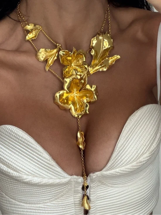 Vintage Gold Sculpted Floral Lariat Necklace