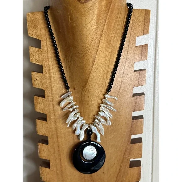 Vintage Black and White Faux Shell Statement Pendant Necklace Barrel‎ Clasp 22in