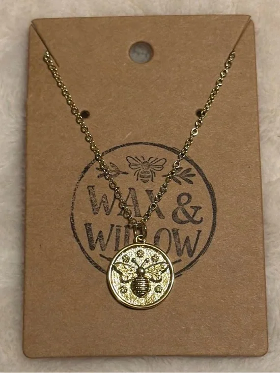 New 18K Gold Filled 🐝 Necklace