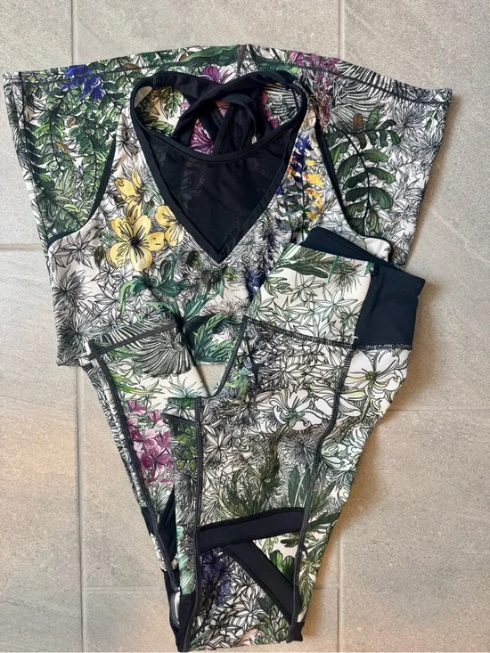 CALIA by Carrie Underwood Black and Green Leaf Print Active Set