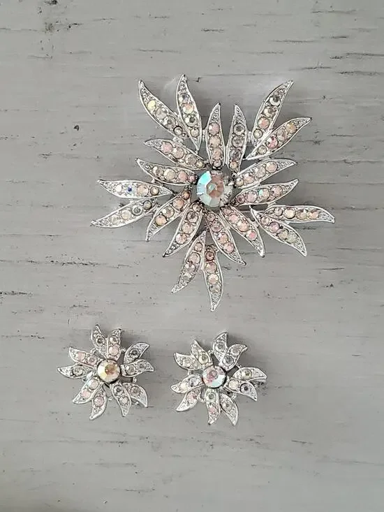 Vintage Sarah Coventry Aurora Blaze Brooch and Earring Set