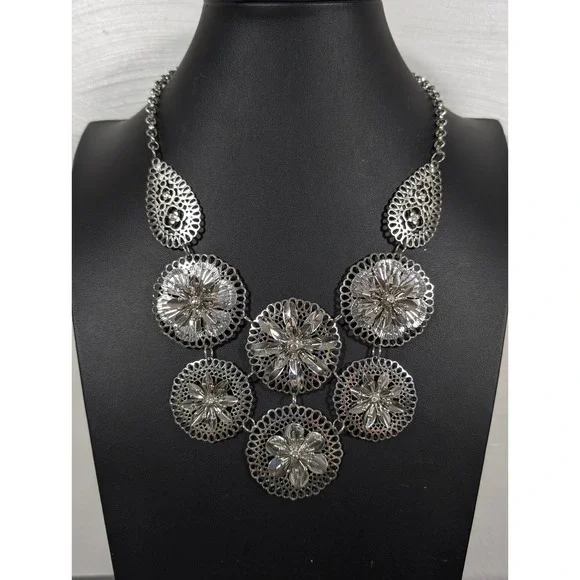 Charming Charlie Silver Tone‎ Flower Statement Bib Necklace Metal Floral 21