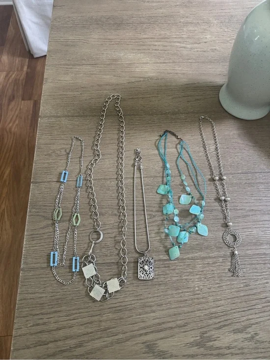 Lot of 5 necklaces