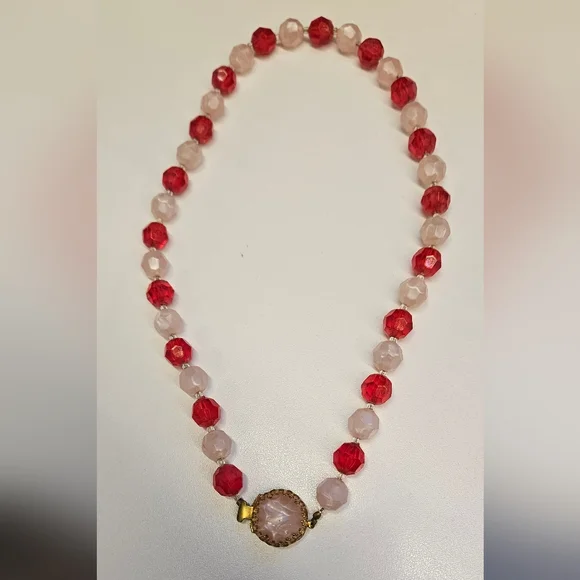 VINTAGE BEADED NECKLACE