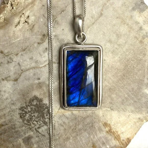 Sterling Silver 925 Bezel Set Blue Flash Labradorite Pendant Necklace 18