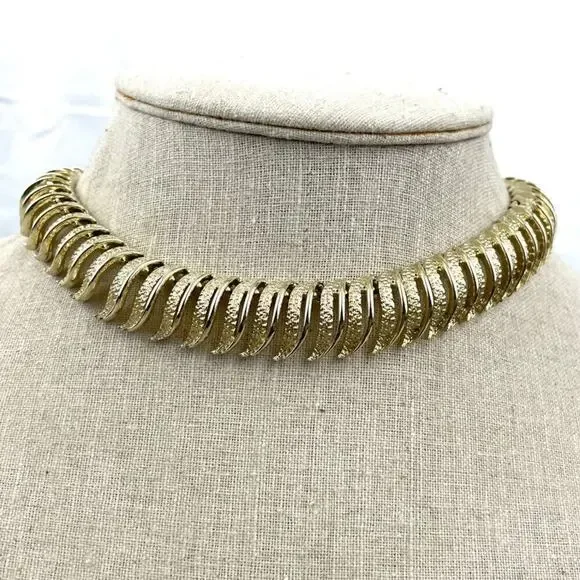 VTG Kramer‎ Gold Tone Bib Necklace Signed MCM Textured Statement 15