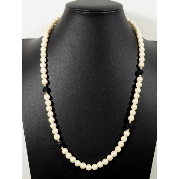 Vintage Style Faux Pearl Necklace Ivory &‎ Black Bead Classic 24