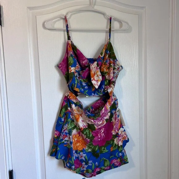 Lottie & Holly Blue Pink Floral 2 Piece Crop Top and Shorts Set Size Medium NEW