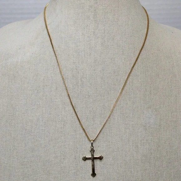 Cross Pendant Necklace Gold Tone Box Chain 19 Inch Budded Religious Jewelry